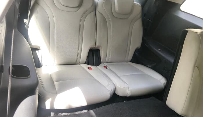 2022 Mahindra XUV700 AX 7 P AT 7 STR, Petrol, Automatic, 68,741 km, interior