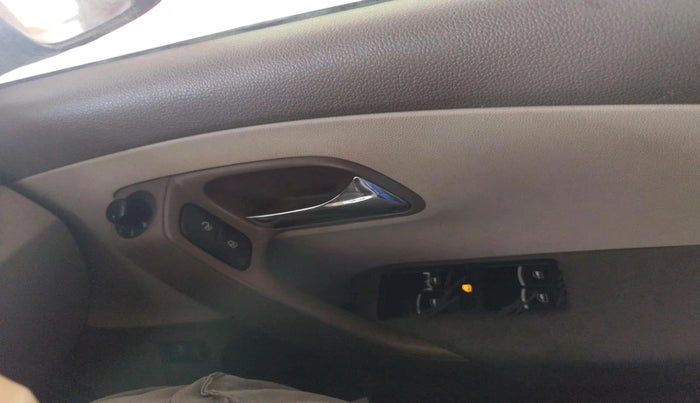 2012 Skoda Rapid ELEGANCE 1.6 MPI MT, Petrol, Manual, 81,068 km, interior