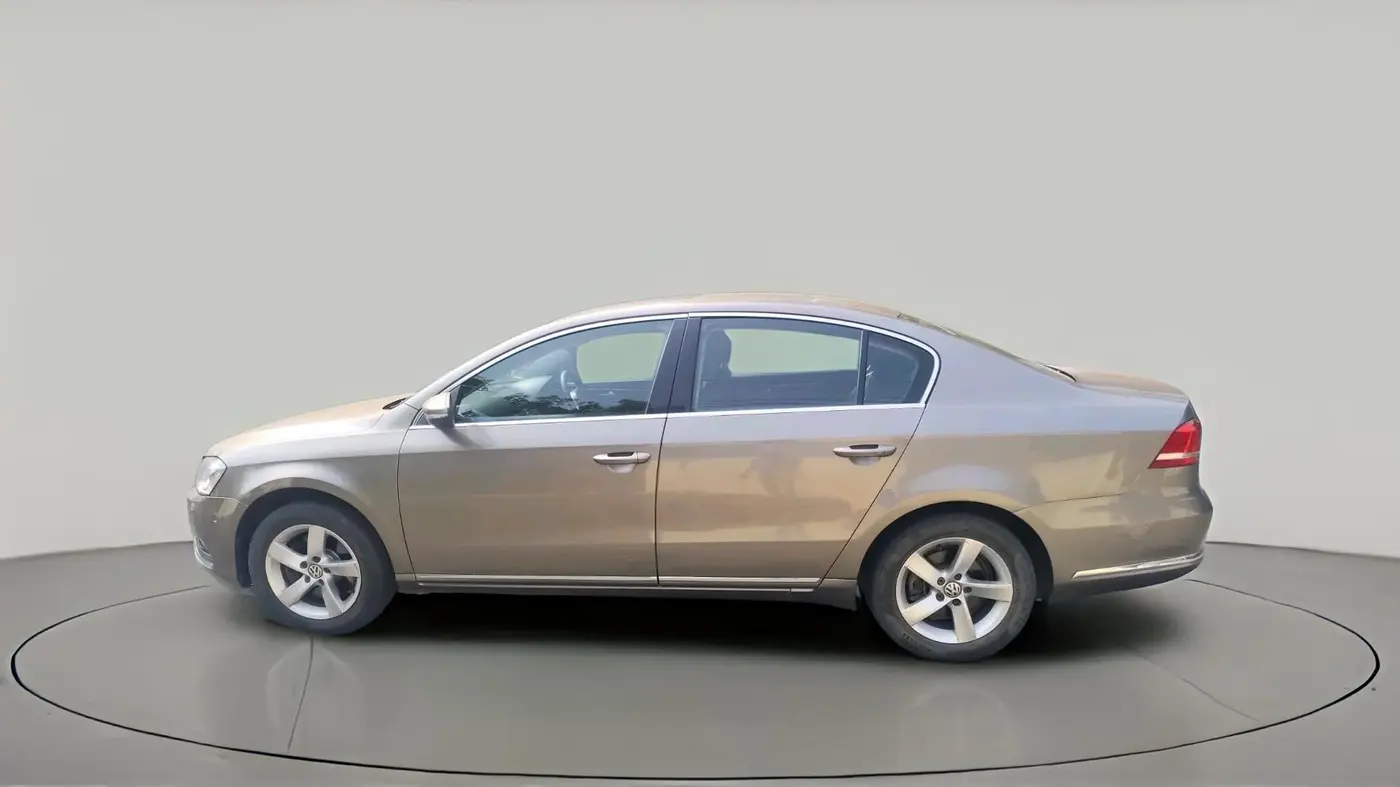 2011 Volkswagen Passat COMFORTLINE DSG, Diesel, Automatic, 1,93,313 km, exterior