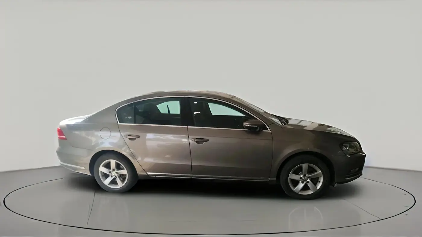 2011 Volkswagen Passat COMFORTLINE DSG, Diesel, Automatic, 1,93,313 km, exterior