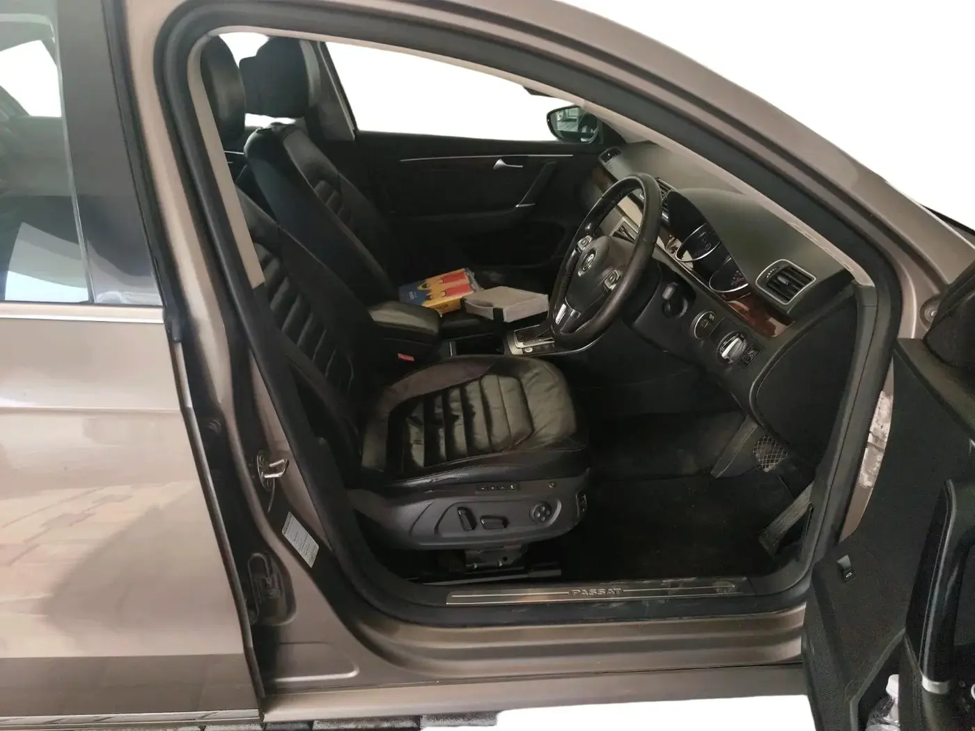 2011 Volkswagen Passat COMFORTLINE DSG, Diesel, Automatic, 1,93,313 km, interior