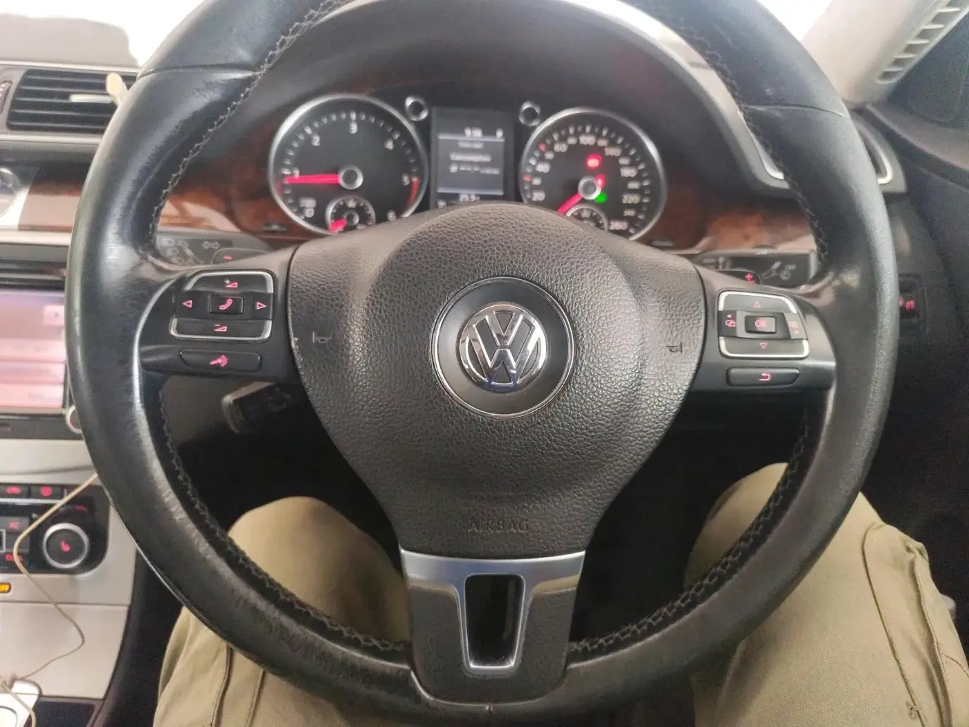 2011 Volkswagen Passat COMFORTLINE DSG, Diesel, Automatic, 1,93,313 km, interior