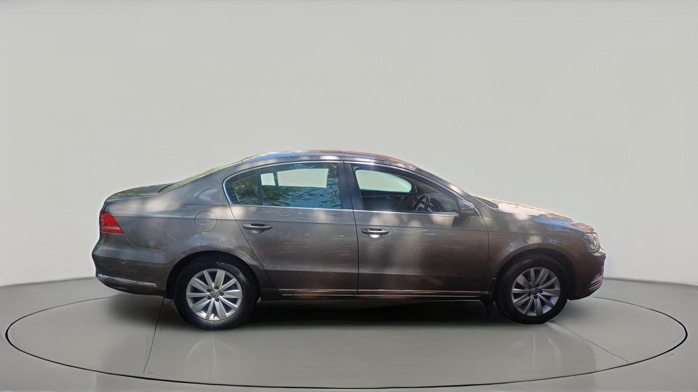 2011 Volkswagen Passat 2.0 PD DSG, Diesel, Automatic, 1,02,972 km, exterior