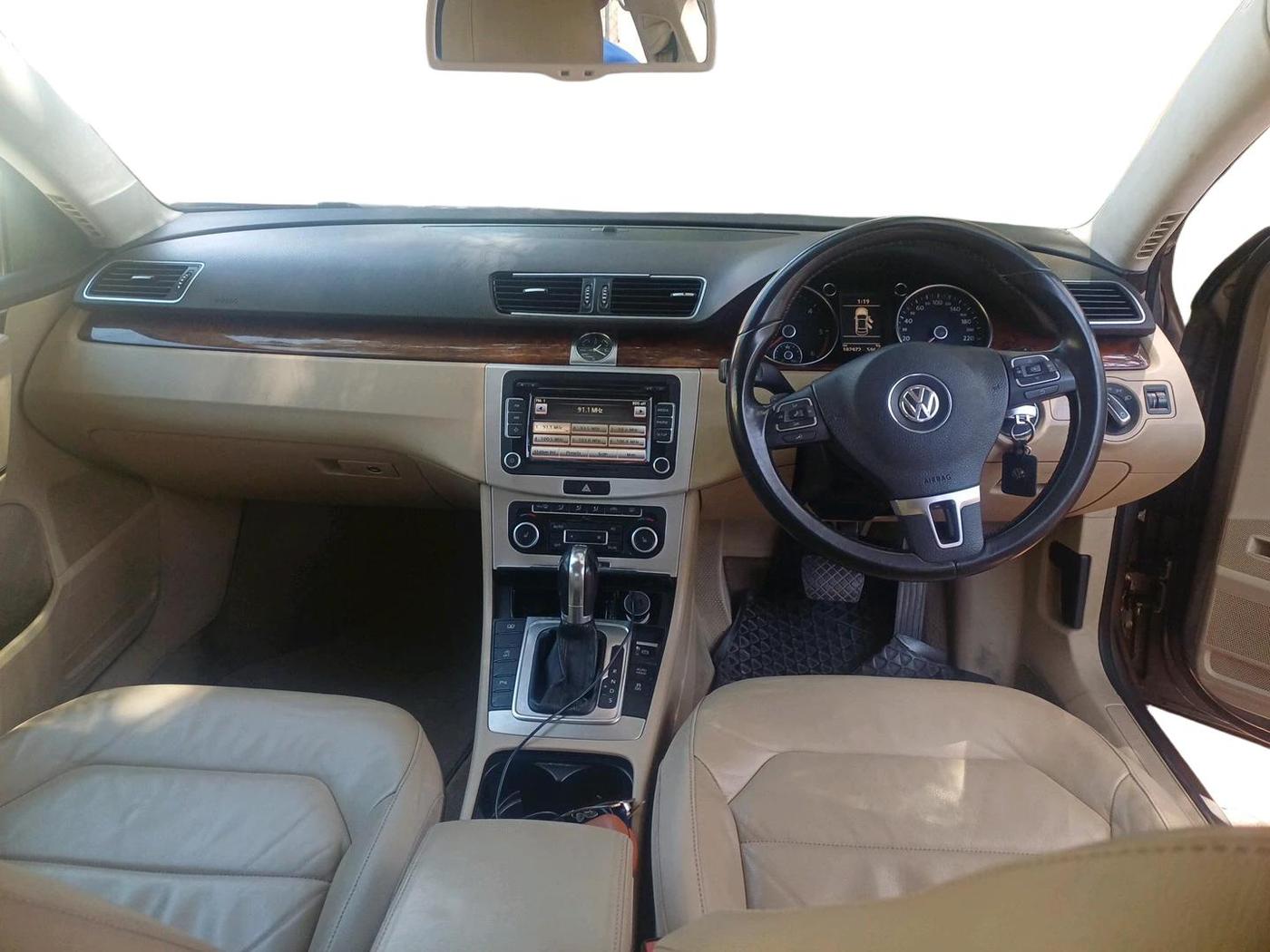 2011 Volkswagen Passat 2.0 PD DSG, Diesel, Automatic, 1,02,972 km, interior