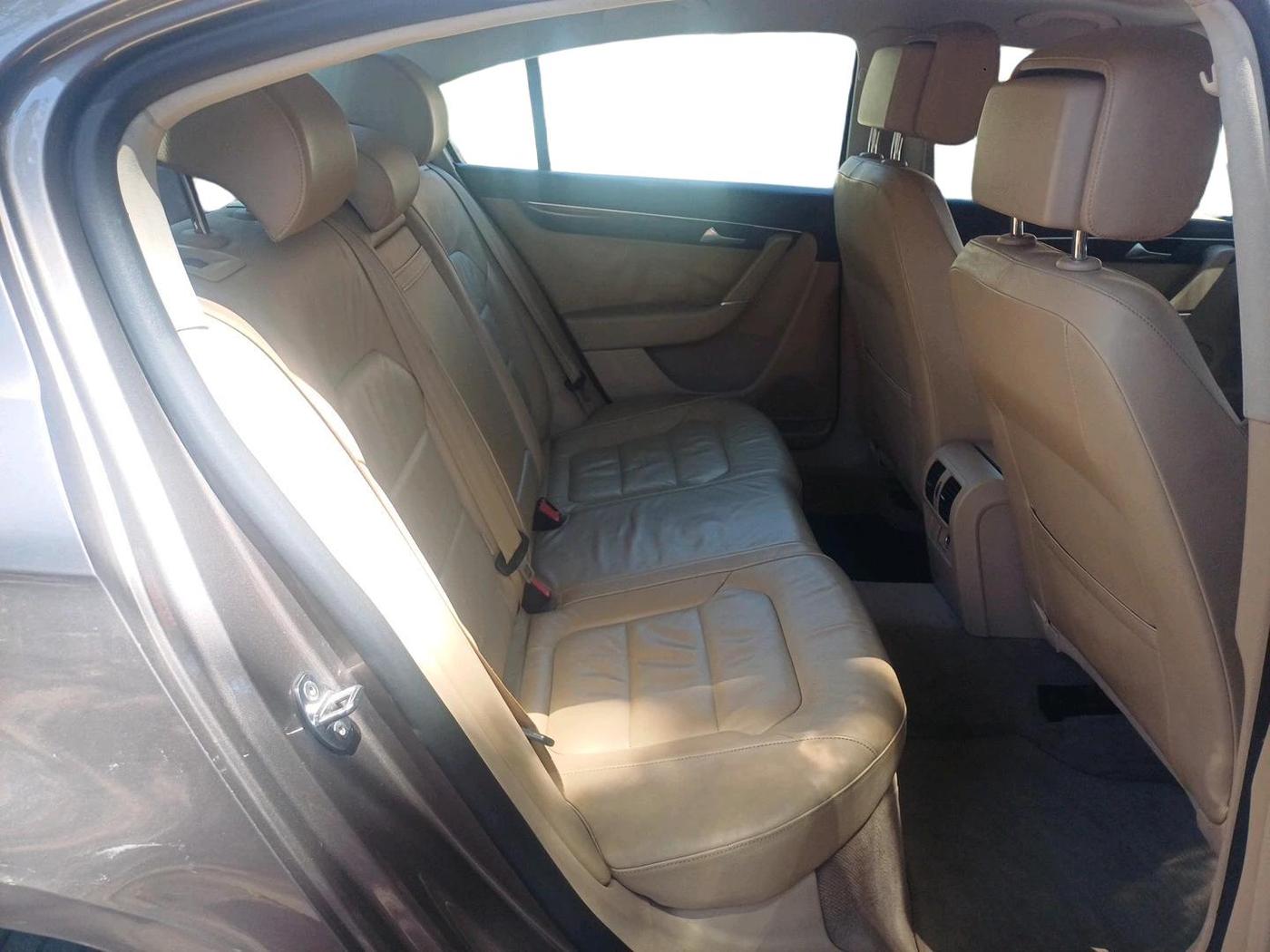 2011 Volkswagen Passat 2.0 PD DSG, Diesel, Automatic, 1,02,972 km, interior