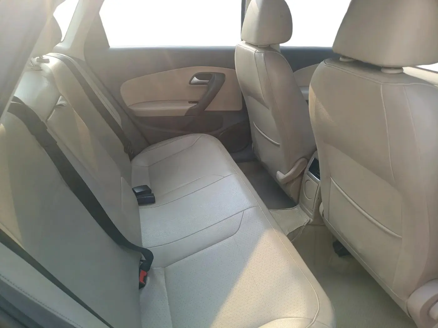 2016 Volkswagen Vento HIGHLINE 1.5 AT, Diesel, Automatic, 1,39,414 km, interior