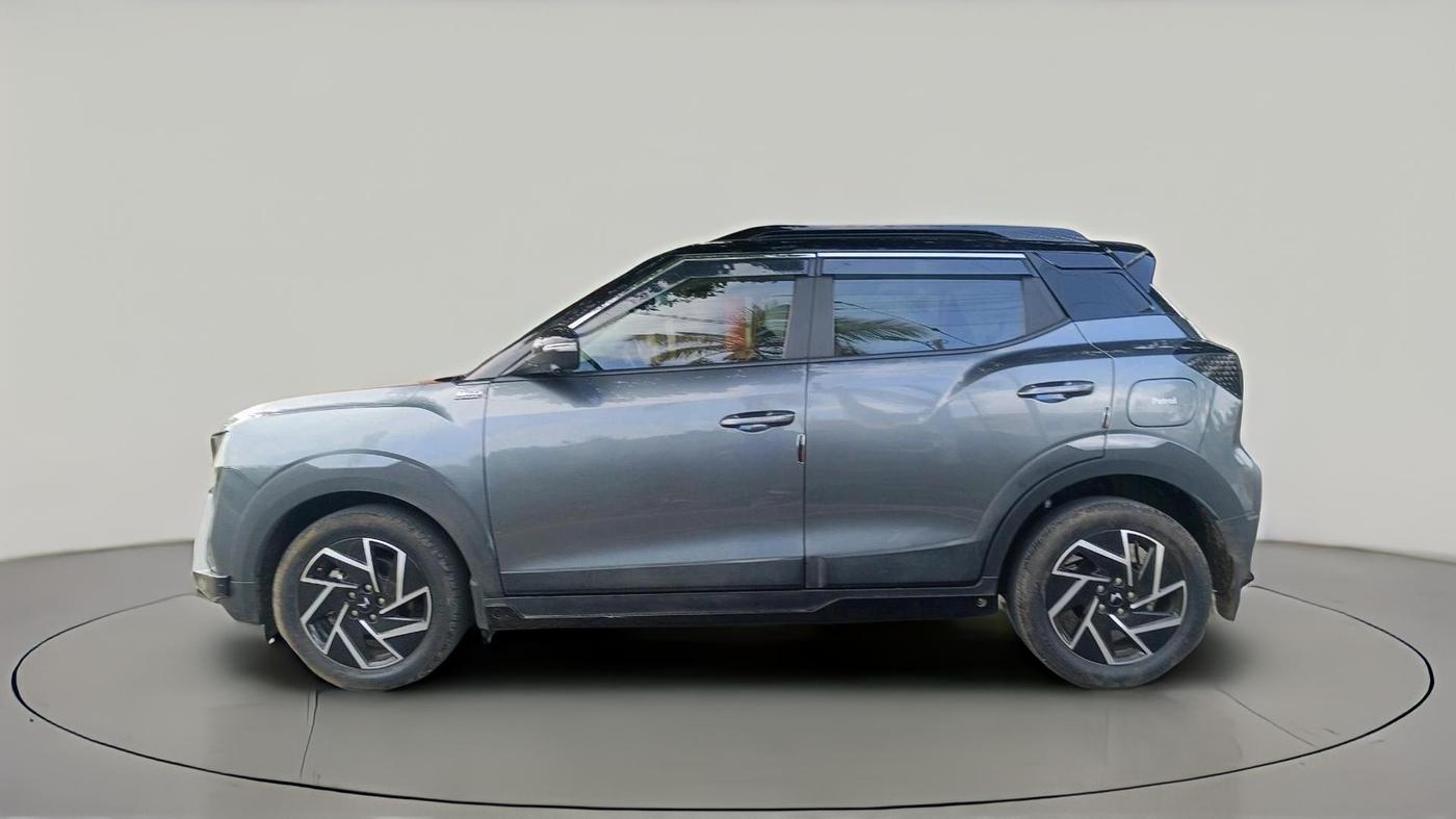 2024 Mahindra XUV 3XO AX7L 1.2 Petrol AT, Petrol, Automatic, 26,695 km, exterior