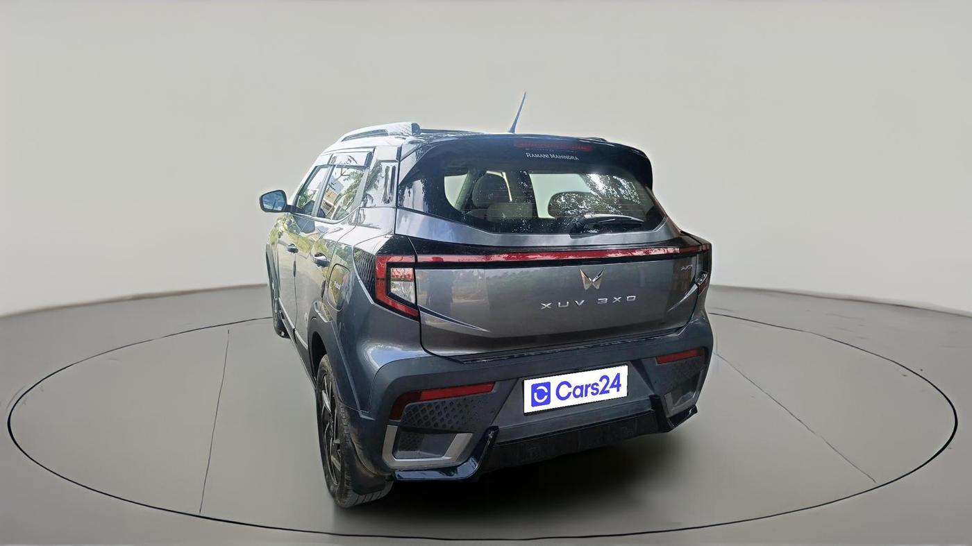 2024 Mahindra XUV 3XO AX7L 1.2 Petrol AT, Petrol, Automatic, 26,695 km, exterior