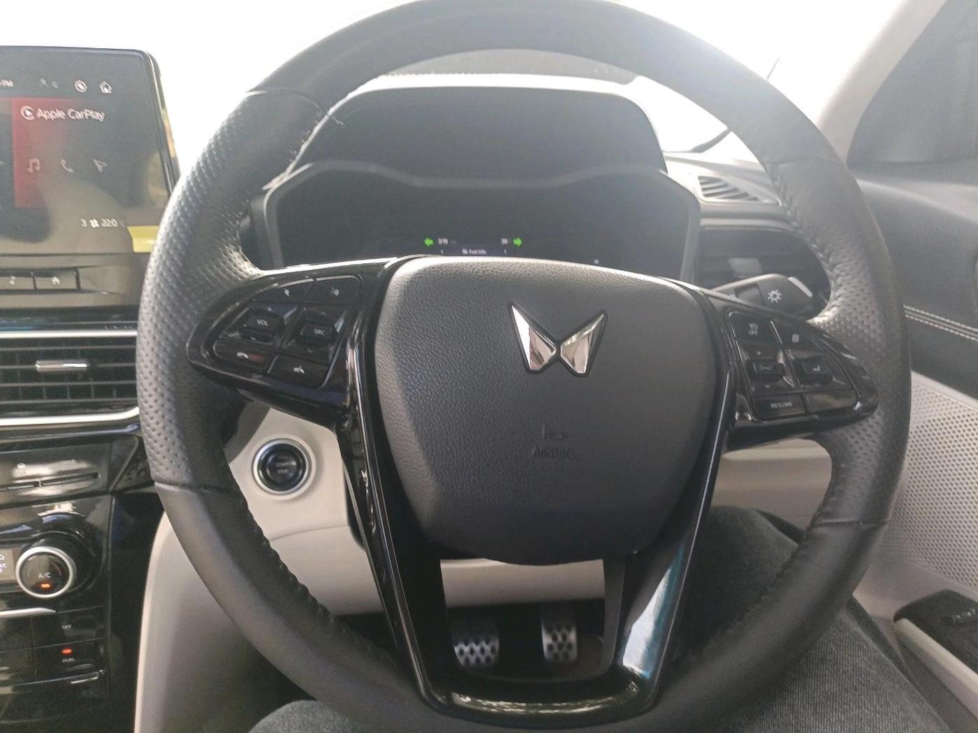 2024 Mahindra XUV 3XO AX7L 1.2 Petrol AT, Petrol, Automatic, 26,695 km, interior