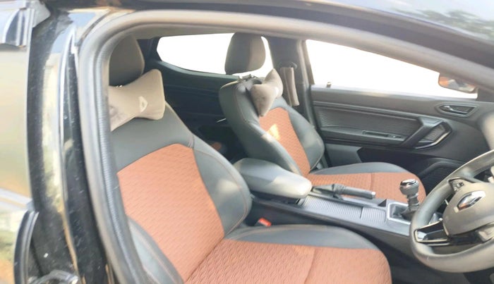 2024 Renault Kiger RXT (O) MT, Petrol, Manual, 13,887 km, interior