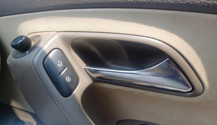 2011 Volkswagen Vento HIGHLINE DIESEL 1.6, Diesel, Manual, 1,32,835 km, interior