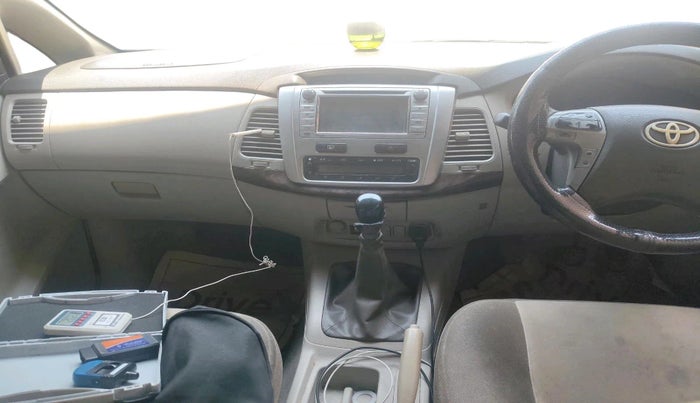 2013 Toyota Innova 2.5 VX 8 STR, Diesel, Manual, 5,17,353 km, interior