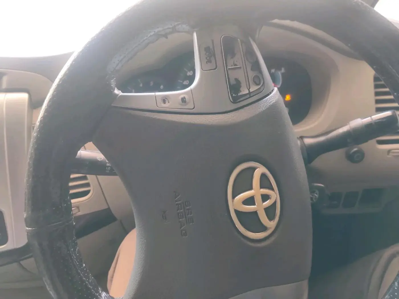 2013 Toyota Innova 2.5 VX 8 STR, Diesel, Manual, 5,17,353 km, interior