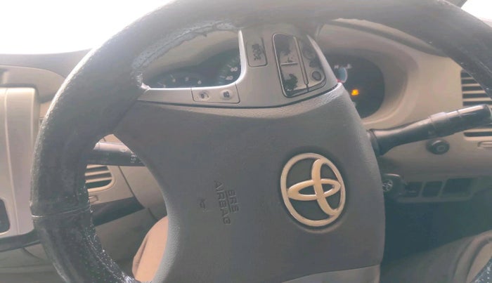 2013 Toyota Innova 2.5 VX 8 STR, Diesel, Manual, 5,17,353 km, interior