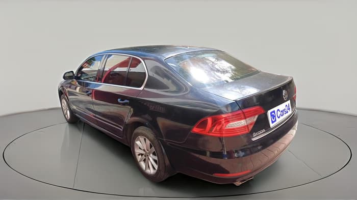 2015 Skoda Superb ELEGANCE 1.8 TSI AT, Petrol, Automatic, 1,21,757 km, exterior