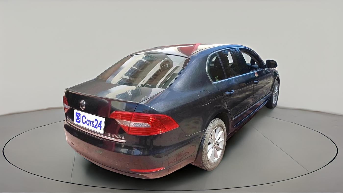 2015 Skoda Superb ELEGANCE 1.8 TSI AT, Petrol, Automatic, 1,21,757 km, exterior