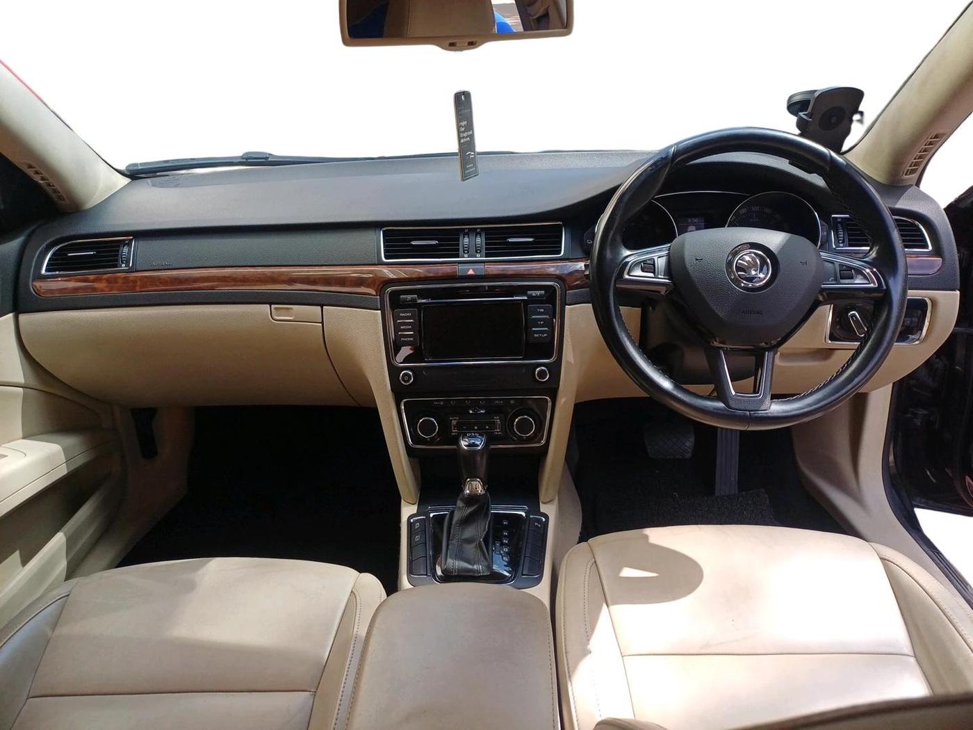 2015 Skoda Superb ELEGANCE 1.8 TSI AT, Petrol, Automatic, 1,21,757 km, interior