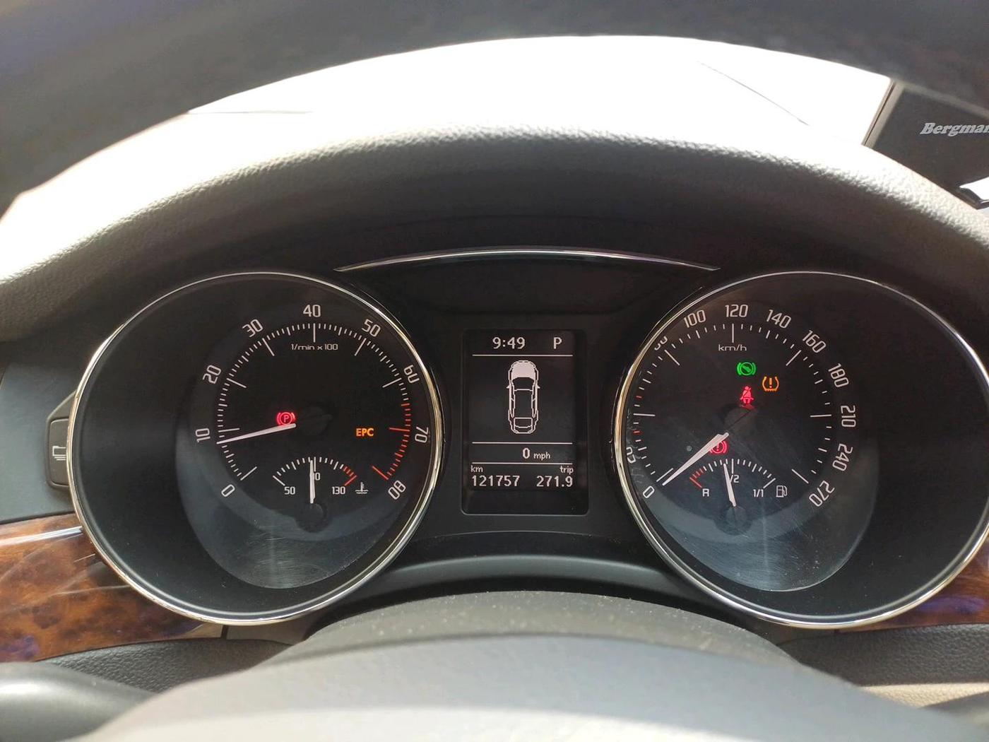 2015 Skoda Superb ELEGANCE 1.8 TSI AT, Petrol, Automatic, 1,21,757 km, interior