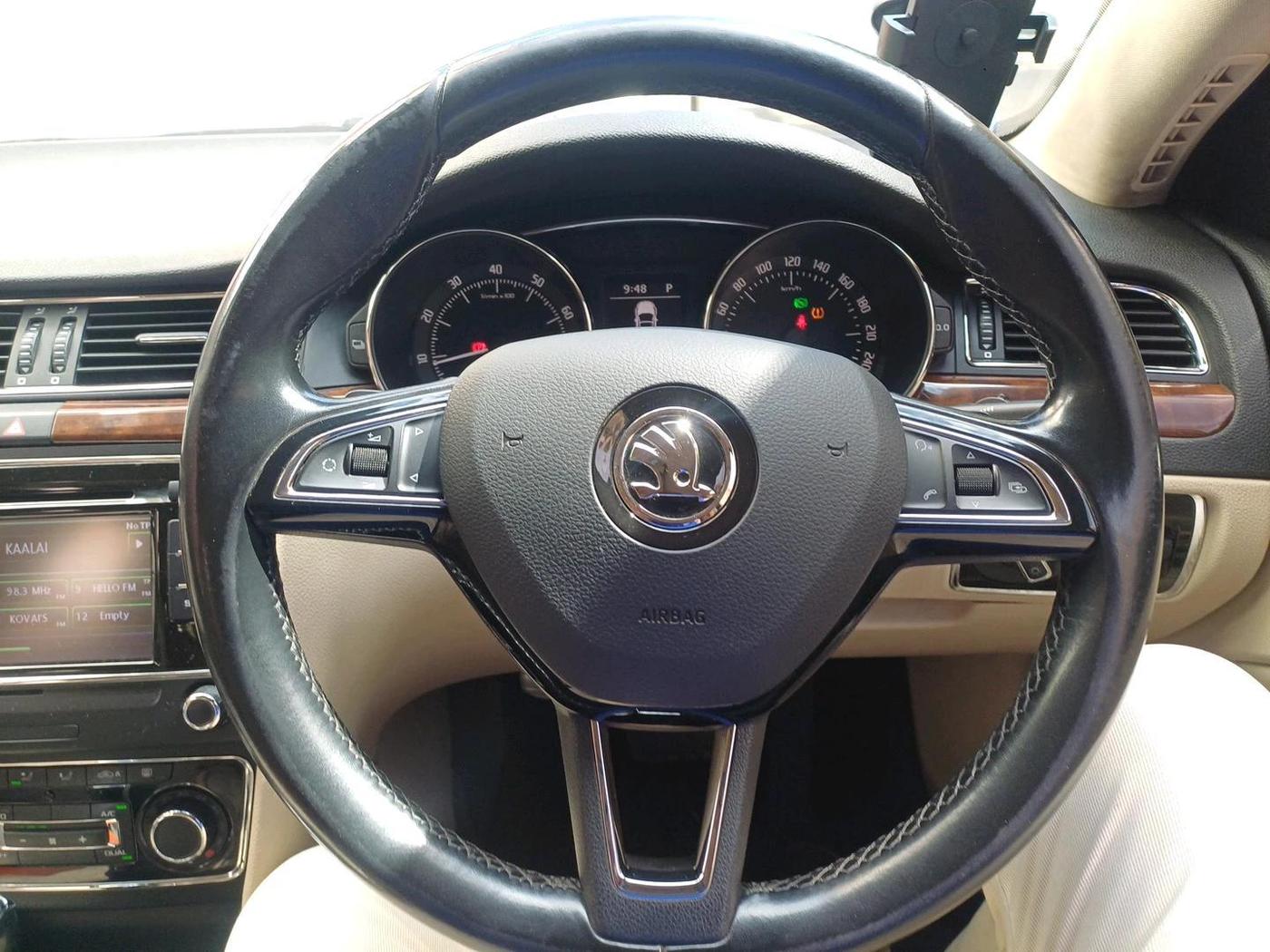 2015 Skoda Superb ELEGANCE 1.8 TSI AT, Petrol, Automatic, 1,21,757 km, interior