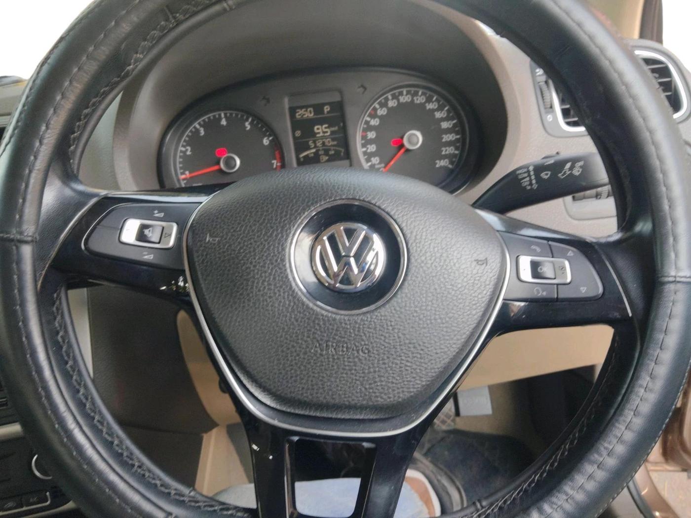 2016 Volkswagen Vento HIGHLINE PETROL AT, Petrol, Automatic, 51,270 km, interior