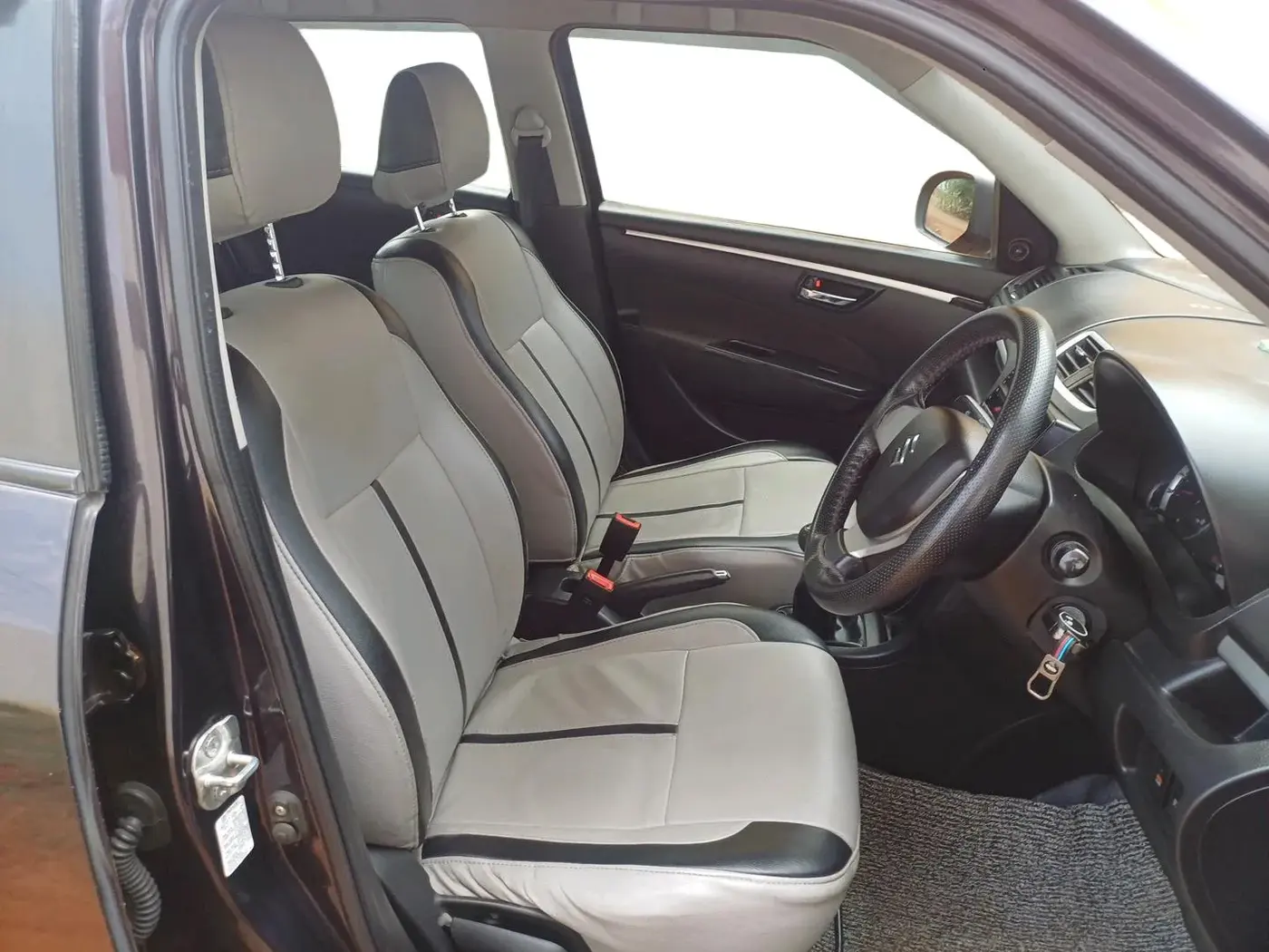 2014 Maruti Swift VXI, Petrol, Manual, 1,03,861 km, interior