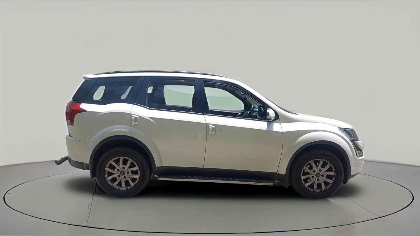 2019 Mahindra XUV500 W9, Diesel, Manual, 1,30,191 km, exterior