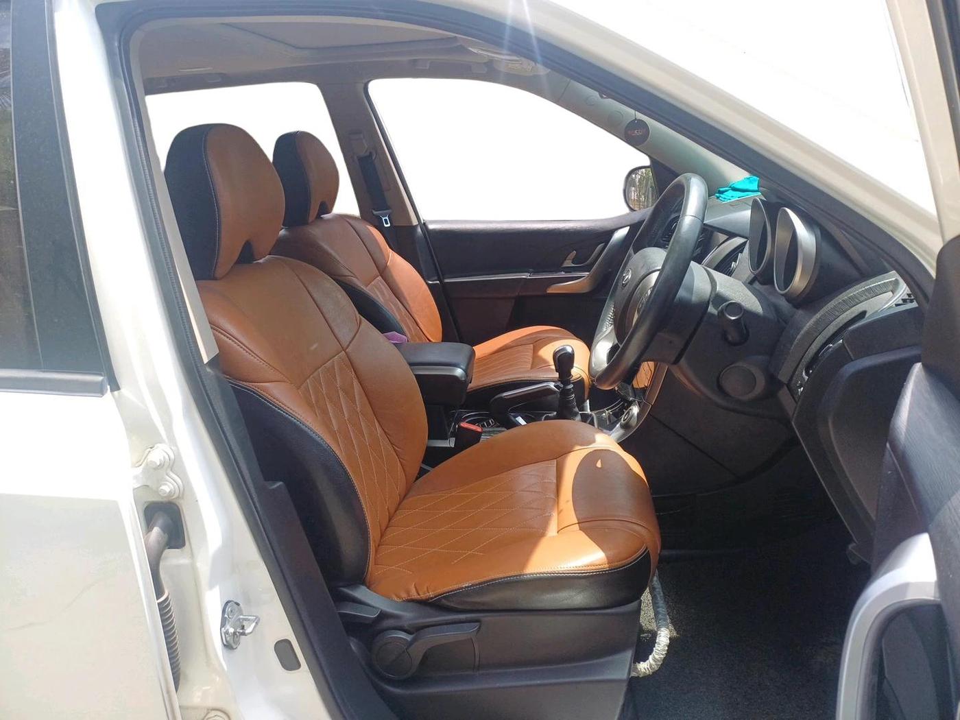 2019 Mahindra XUV500 W9, Diesel, Manual, 1,30,191 km, interior