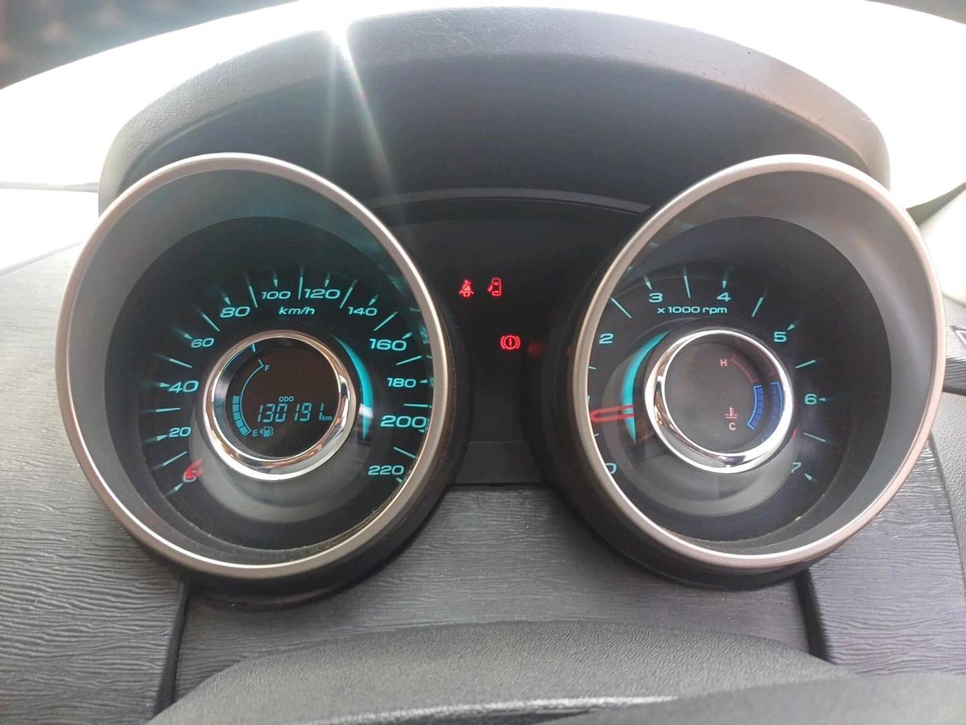 2019 Mahindra XUV500 W9, Diesel, Manual, 1,30,191 km, interior