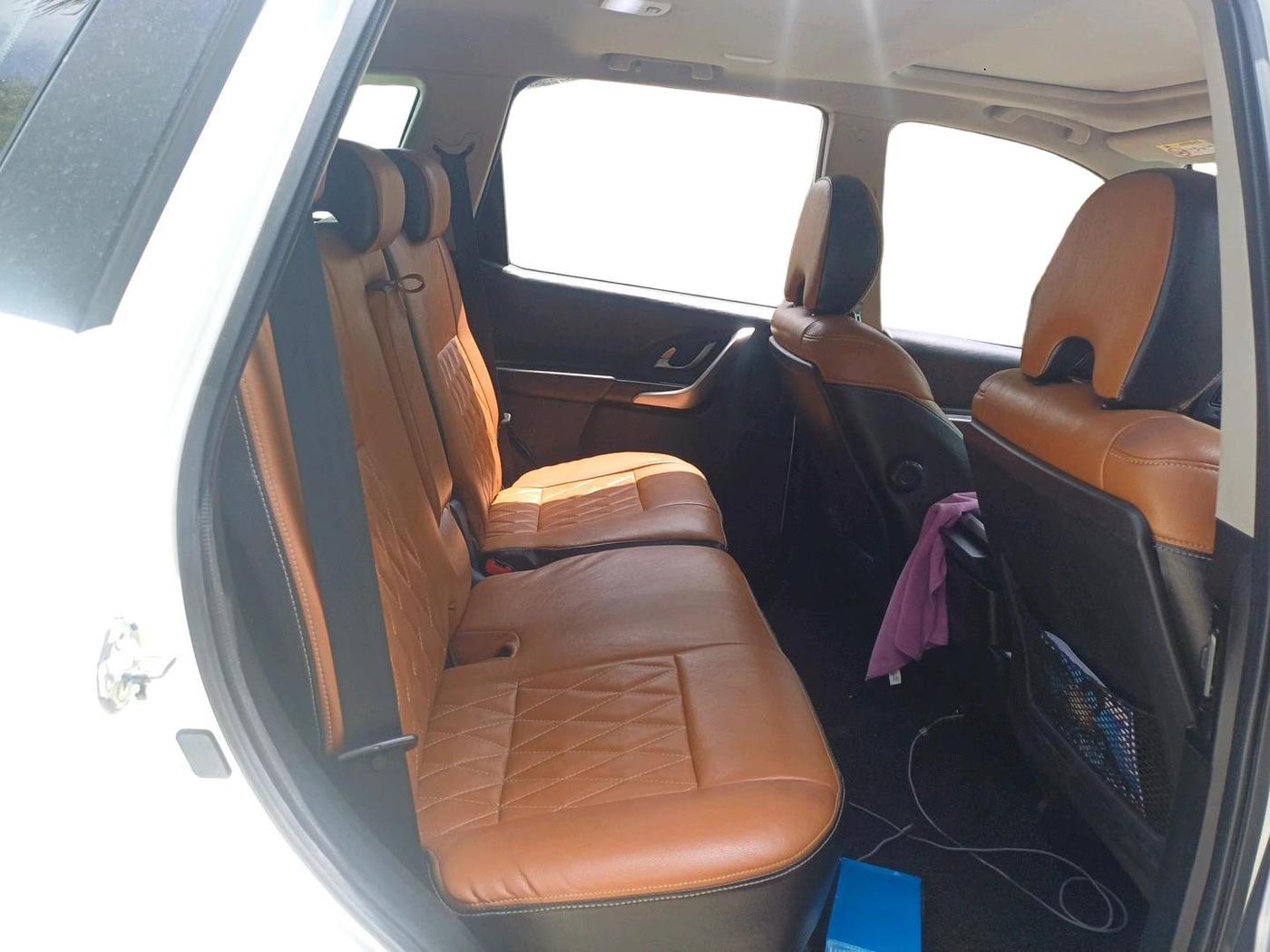 2019 Mahindra XUV500 W9, Diesel, Manual, 1,30,191 km, interior