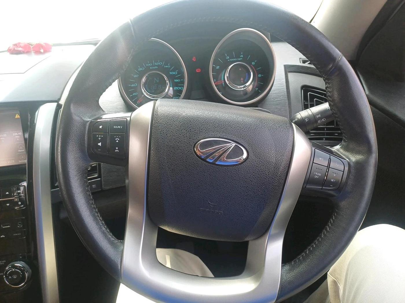 2019 Mahindra XUV500 W9, Diesel, Manual, 1,30,191 km, interior