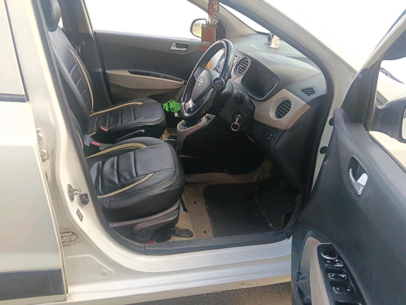 2016 Hyundai Xcent S 1.1 CRDI, Diesel, Manual, 1,04,908 km, interior