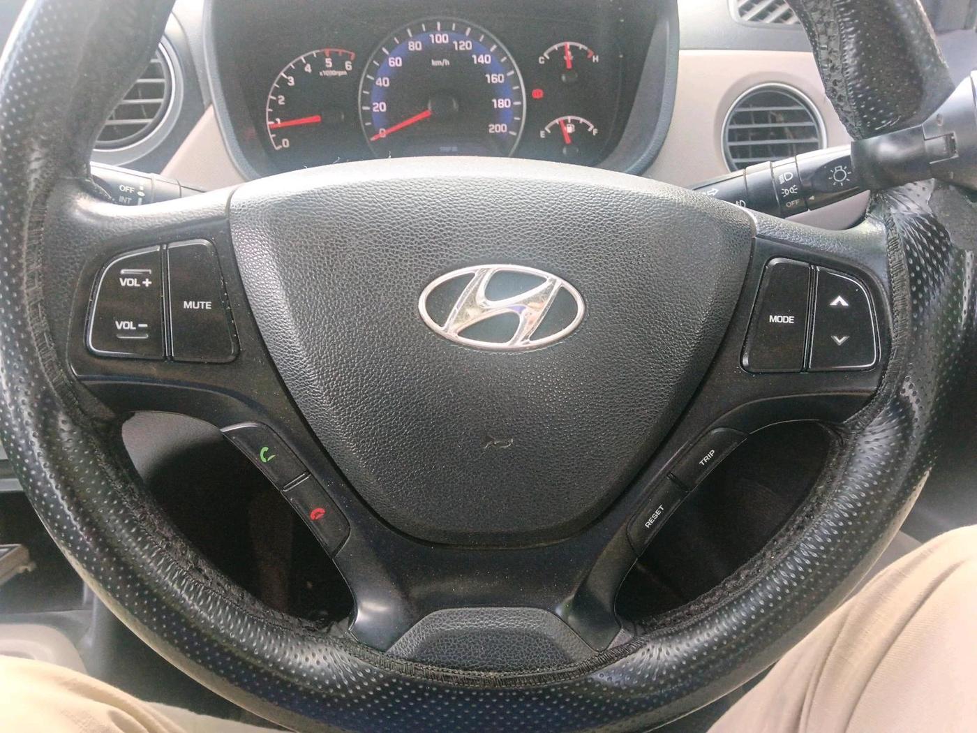 2016 Hyundai Xcent S 1.1 CRDI, Diesel, Manual, 1,04,908 km, interior