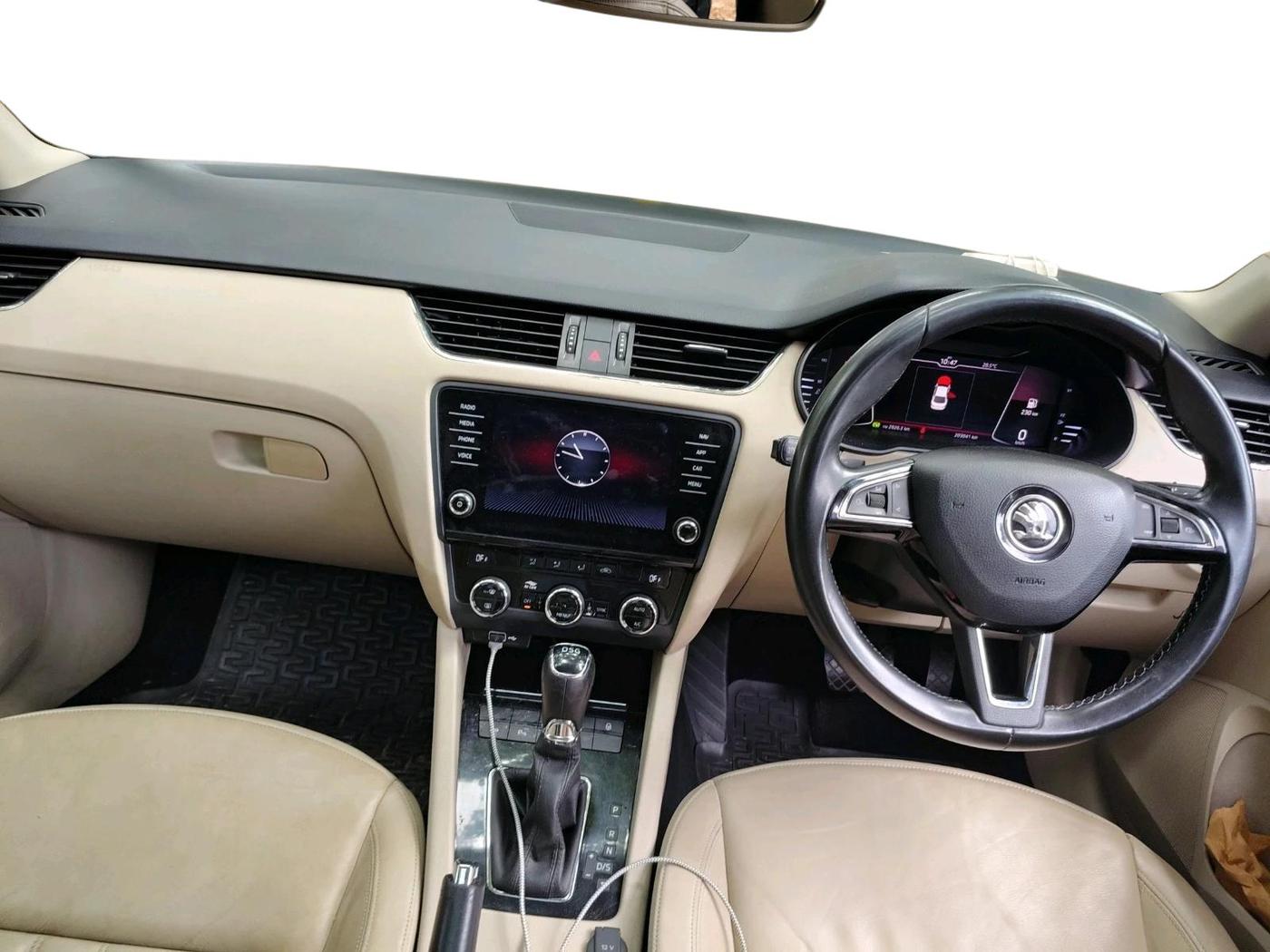 2019 Skoda Octavia 2.0 TDI L&K AT, Diesel, Automatic, 2,03,041 km, interior