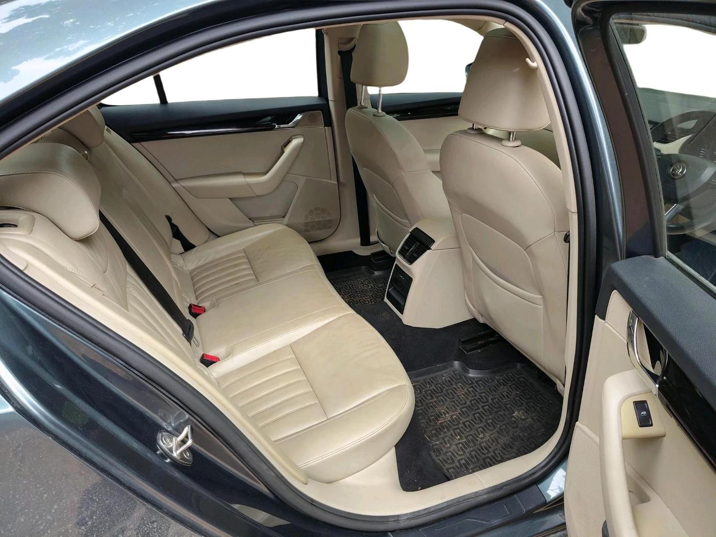 2019 Skoda Octavia 2.0 TDI L&K AT, Diesel, Automatic, 2,03,041 km, interior