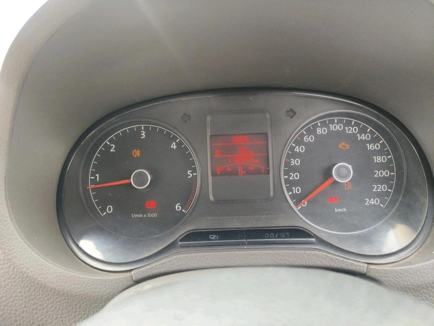 2013 Volkswagen Vento HIGHLINE DIESEL 1.6, Diesel, Manual, 1,18,392 km, interior