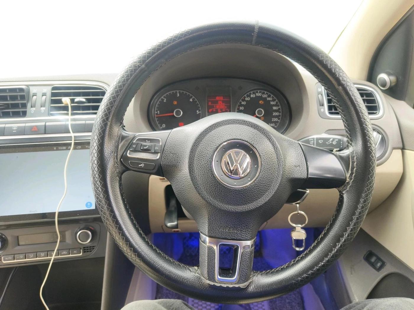 2013 Volkswagen Vento HIGHLINE DIESEL 1.6, Diesel, Manual, 1,18,392 km, interior