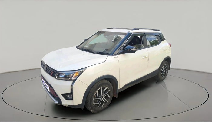 2023 Mahindra XUV300 W8 1.2 PETROL, Petrol, Manual, 21,204 km, exterior