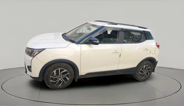 2023 Mahindra XUV300 W8 1.2 PETROL, Petrol, Manual, 21,204 km, exterior