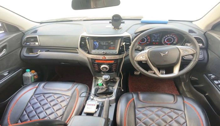 2023 Mahindra XUV300 W8 1.2 PETROL, Petrol, Manual, 21,204 km, interior