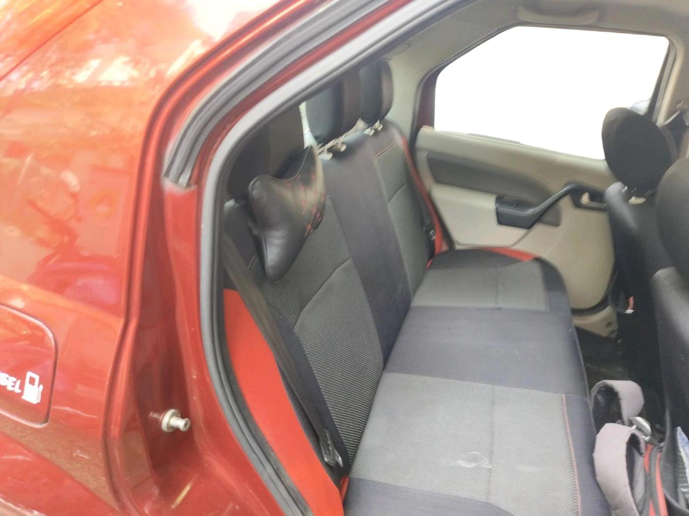 2013 Mahindra Verito Vibe CS 1.5 D6, Diesel, Manual, 1,64,059 km, interior