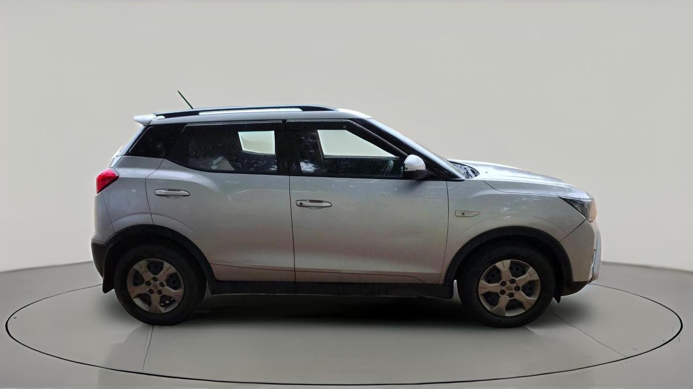 2022 Mahindra XUV300 W6 1.2 PETROL, Petrol, Manual, 68,408 km, exterior