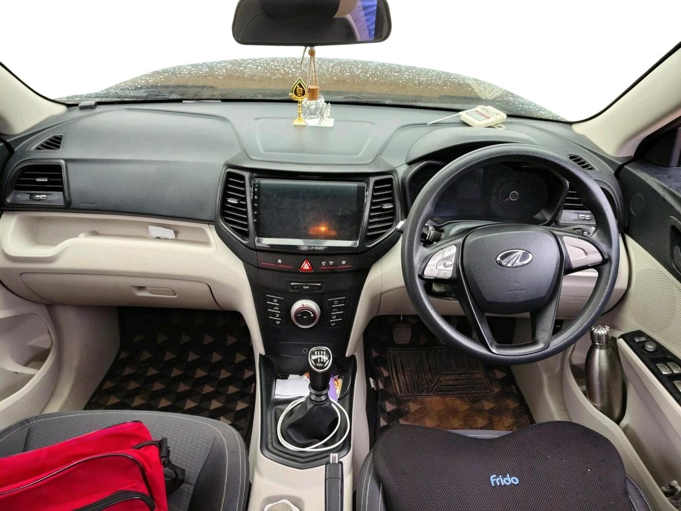 2022 Mahindra XUV300 W6 1.2 PETROL, Petrol, Manual, 68,408 km, interior
