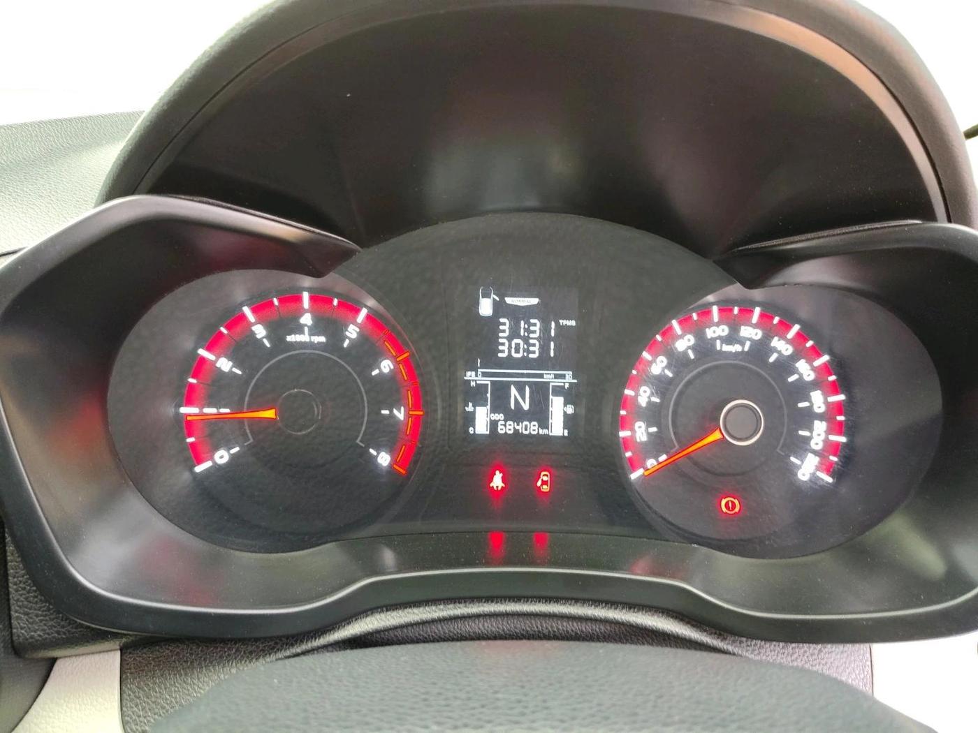 2022 Mahindra XUV300 W6 1.2 PETROL, Petrol, Manual, 68,408 km, interior