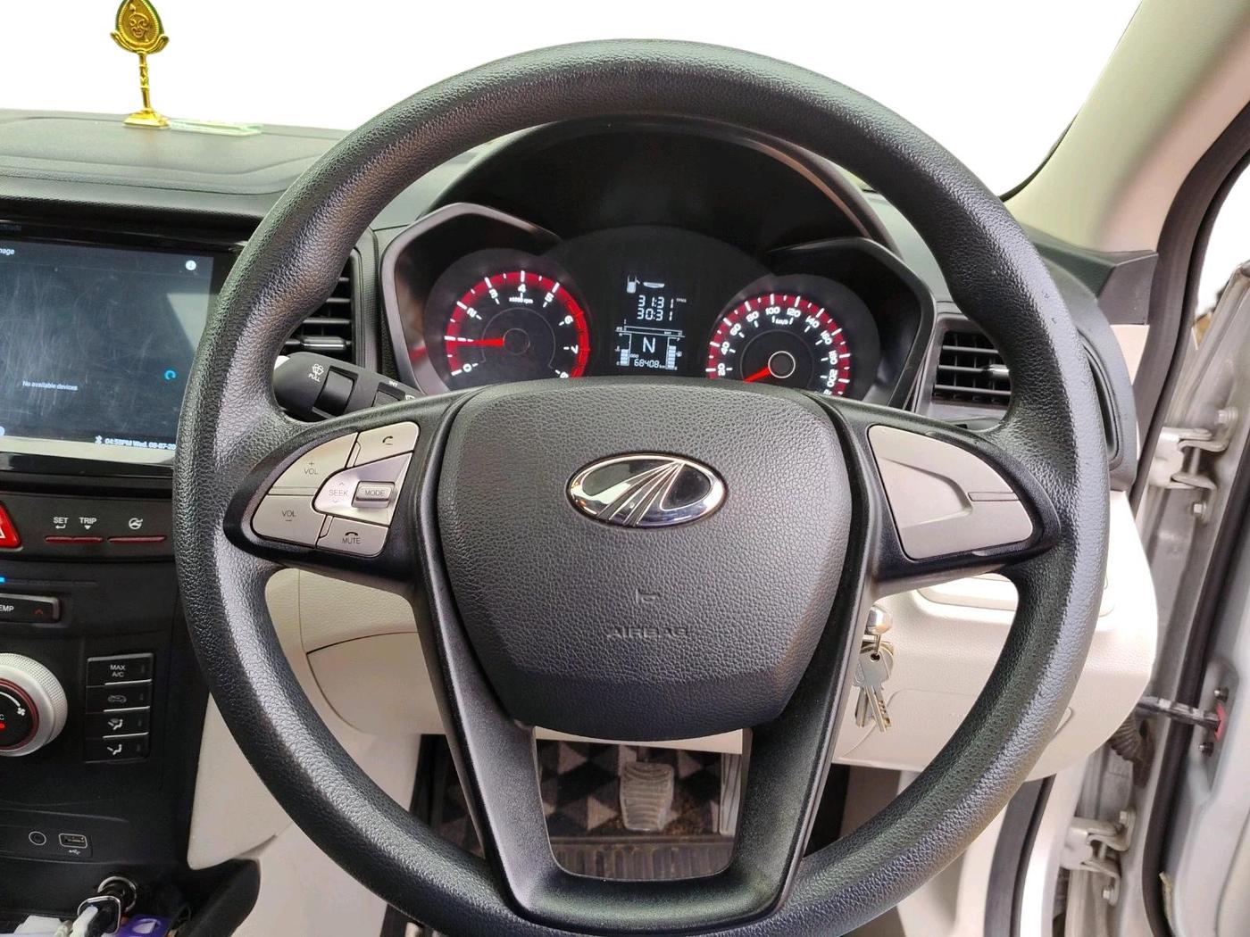 2022 Mahindra XUV300 W6 1.2 PETROL, Petrol, Manual, 68,408 km, interior