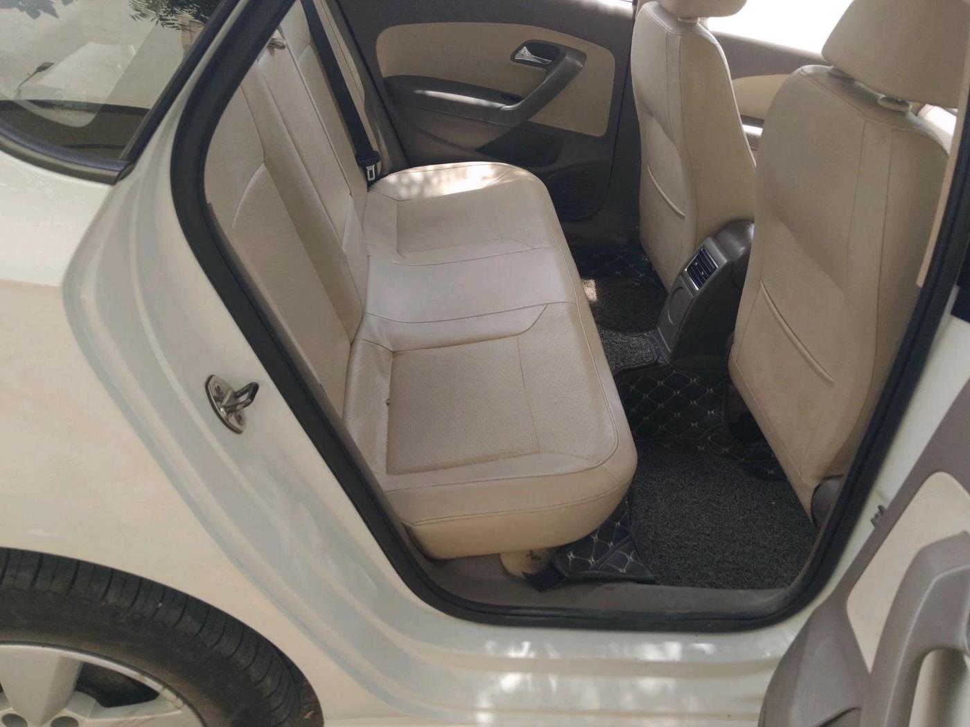 2016 Skoda Rapid 1.5 TDI CR STYLE PLUS AT, Diesel, Automatic, 1,50,173 km, interior