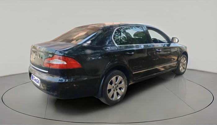 2011 Skoda Superb ELEGANCE 2.0 TDI CR AT, Diesel, Automatic, 1,57,279 km, exterior