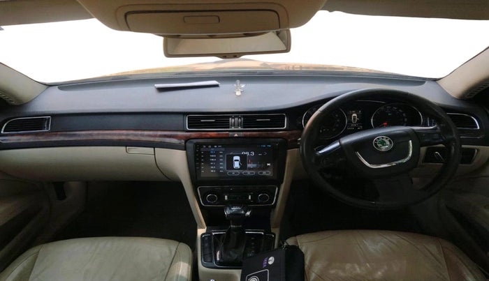 2011 Skoda Superb ELEGANCE 2.0 TDI CR AT, Diesel, Automatic, 1,57,279 km, interior