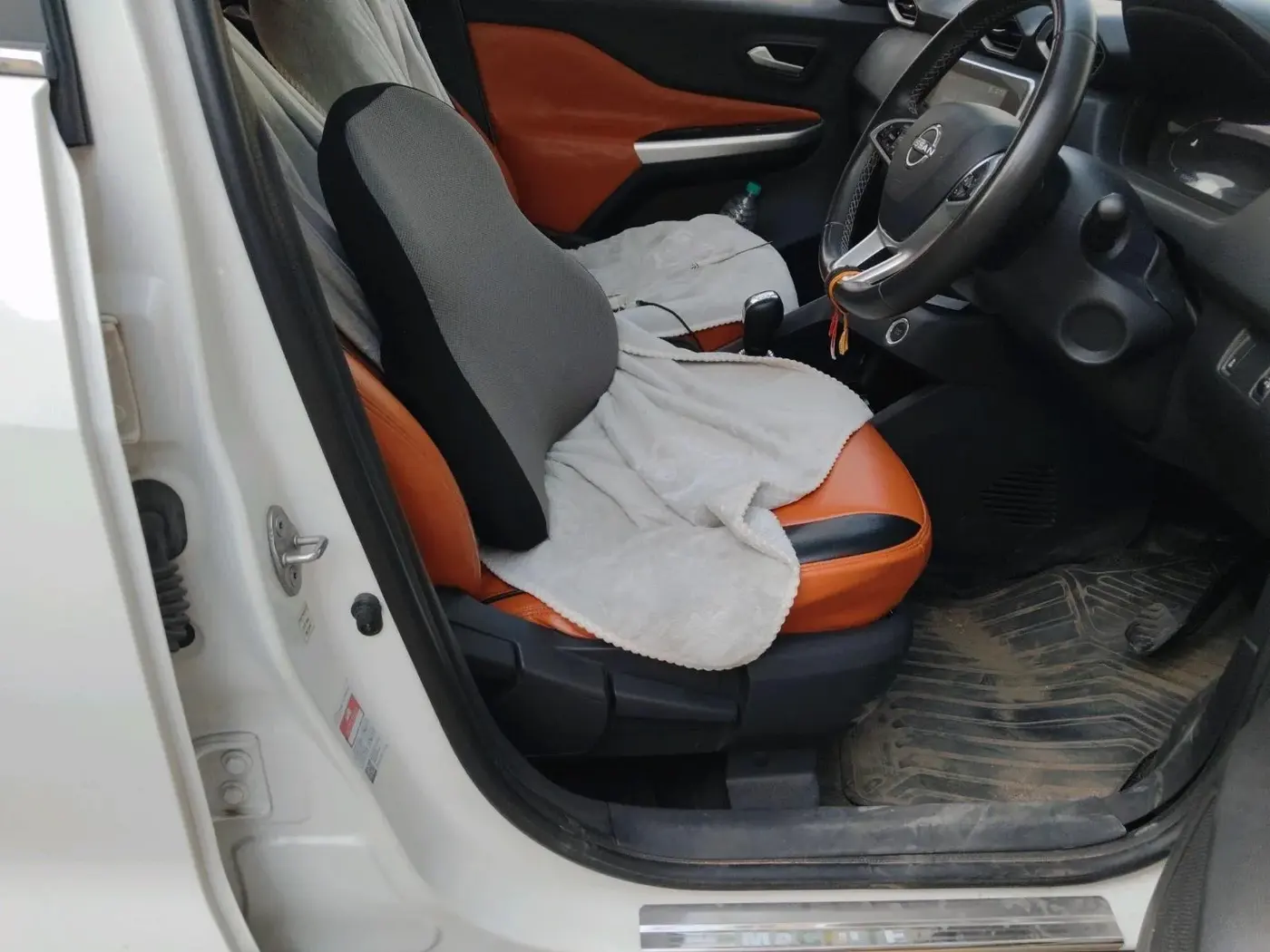 2024 Nissan MAGNITE XV Premium AMT, Petrol, Automatic, 23,523 km, interior