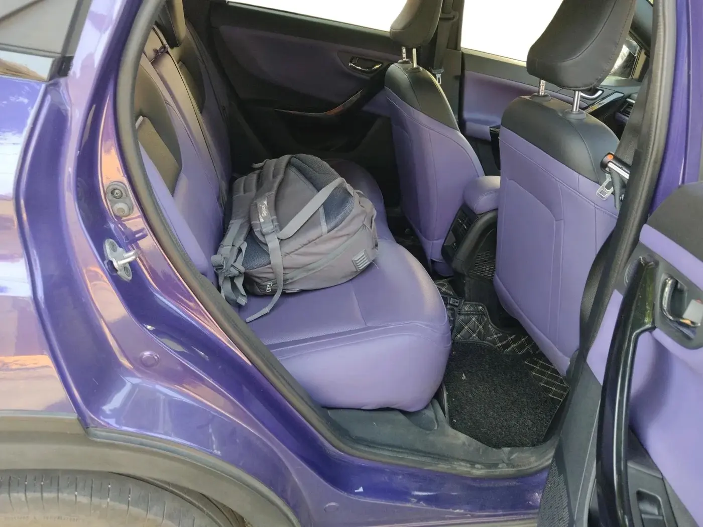 2023 Tata NEXON FEARLESS PURPLE + SUNROOF DCA DUAL TONE 1.2 PETROL, Petrol, Automatic, 50,450 km, interior