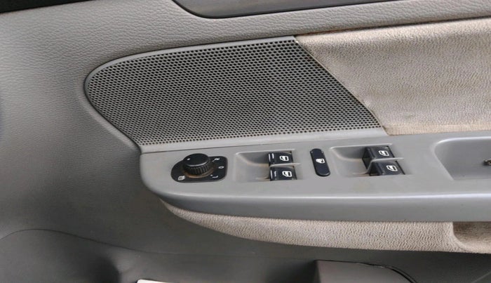 2009 Volkswagen Jetta TRENDLINE 1.9 TDI, Diesel, Manual, 1,49,073 km, interior